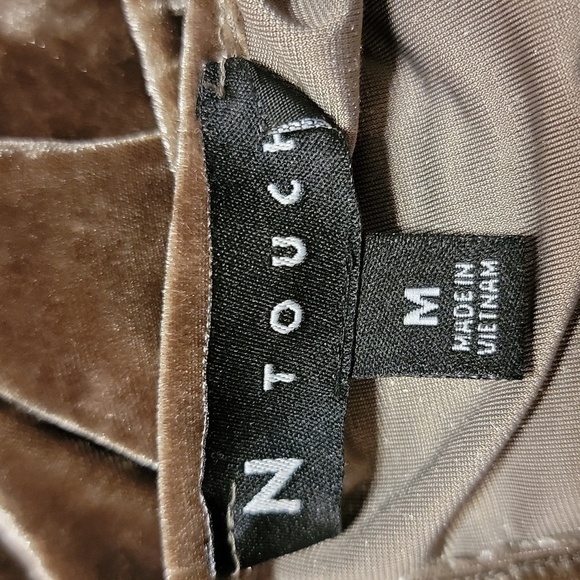 N Touch size medium Brown velvet cold shoulder top 3/4 bell sleeve - Picture 4 of 7